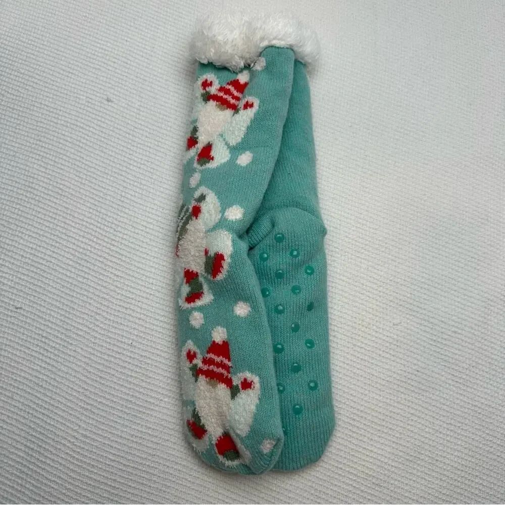 Winter-Themed Slipper Socks - gnomes